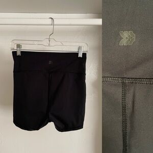 ALL IN MOTION Black Athletic Athleisure YOGA Gym SHORTS Size Small